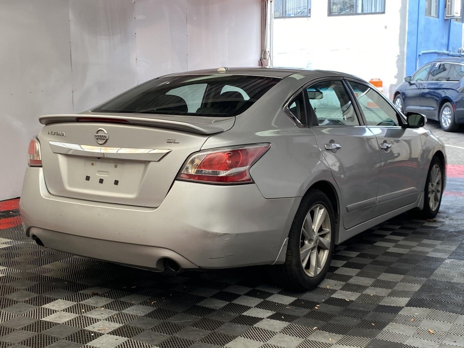 Used 2015 Nissan Altima 2.5 SL w/ Technology Package FWD image 6