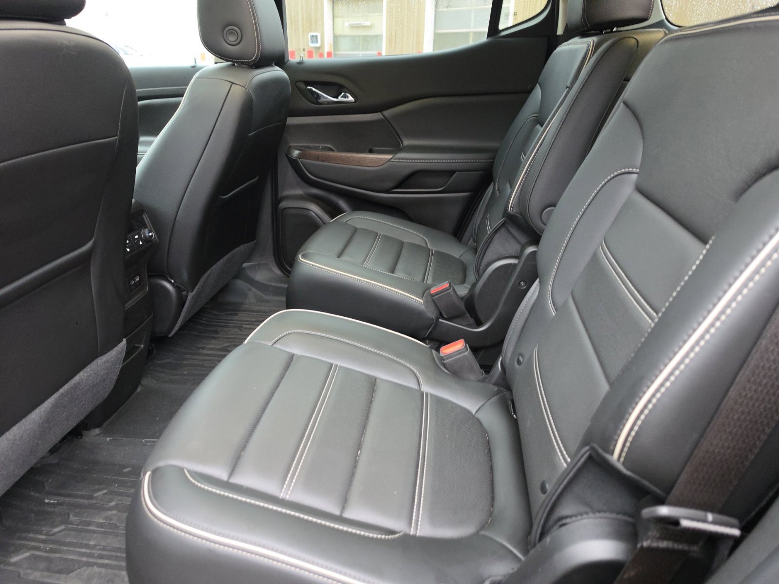 Used 2023 GMC Acadia Denali w/ Black Diamond Edition AWD/4WD image 11