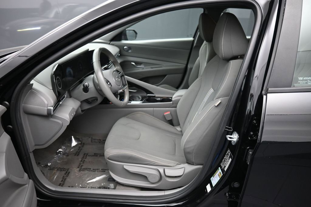 Certified 2023 Hyundai Elantra SEL w/ Convenience Package FWD image 18