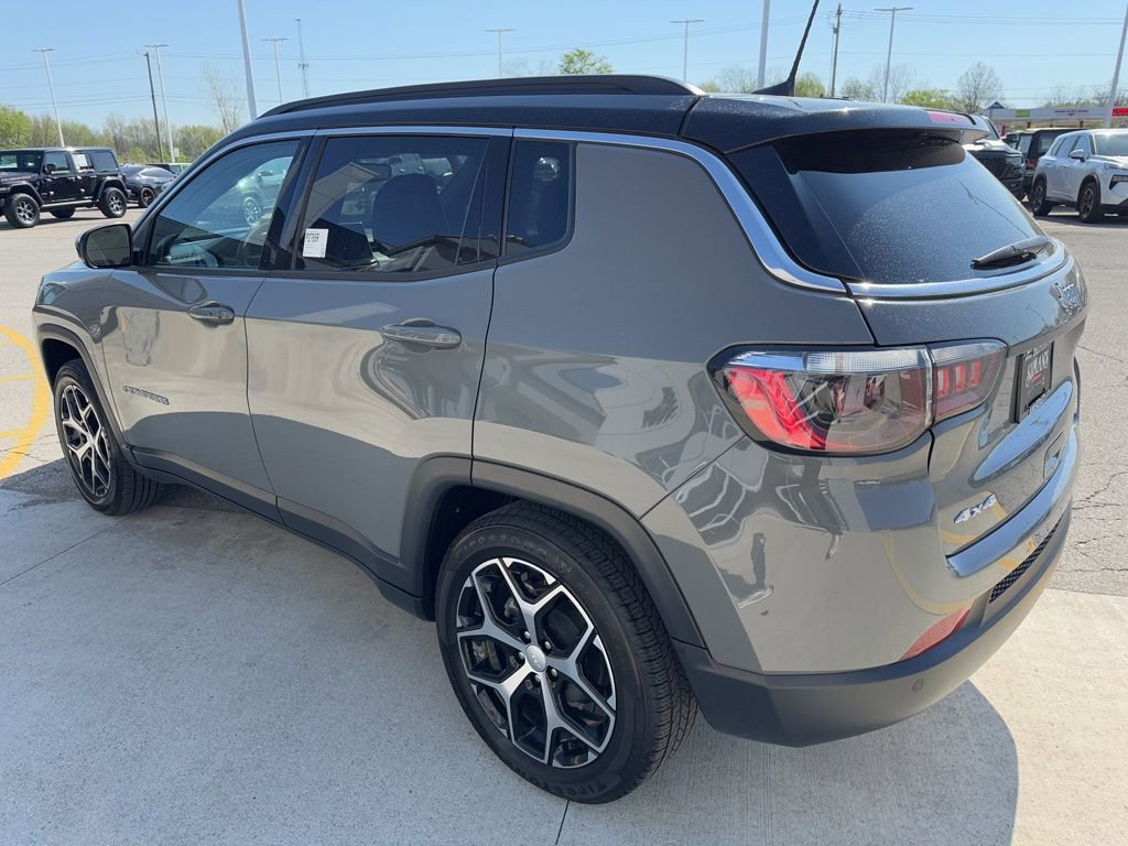 Used 2024 Jeep Compass Limited AWD/4WD image 7