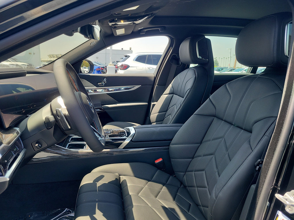 New 2026 BMW i7 M70 w/ Executive Package AWD/4WD image 19
