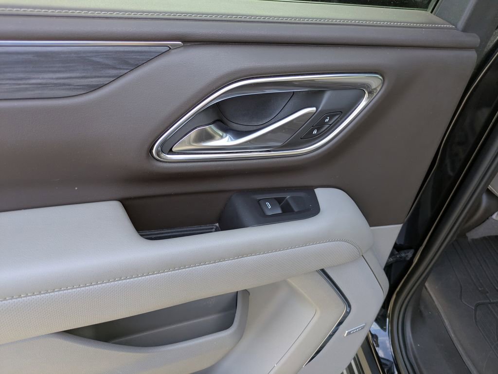 Used 2023 GMC Yukon XL SLT w/ SLT Premium Package image 12