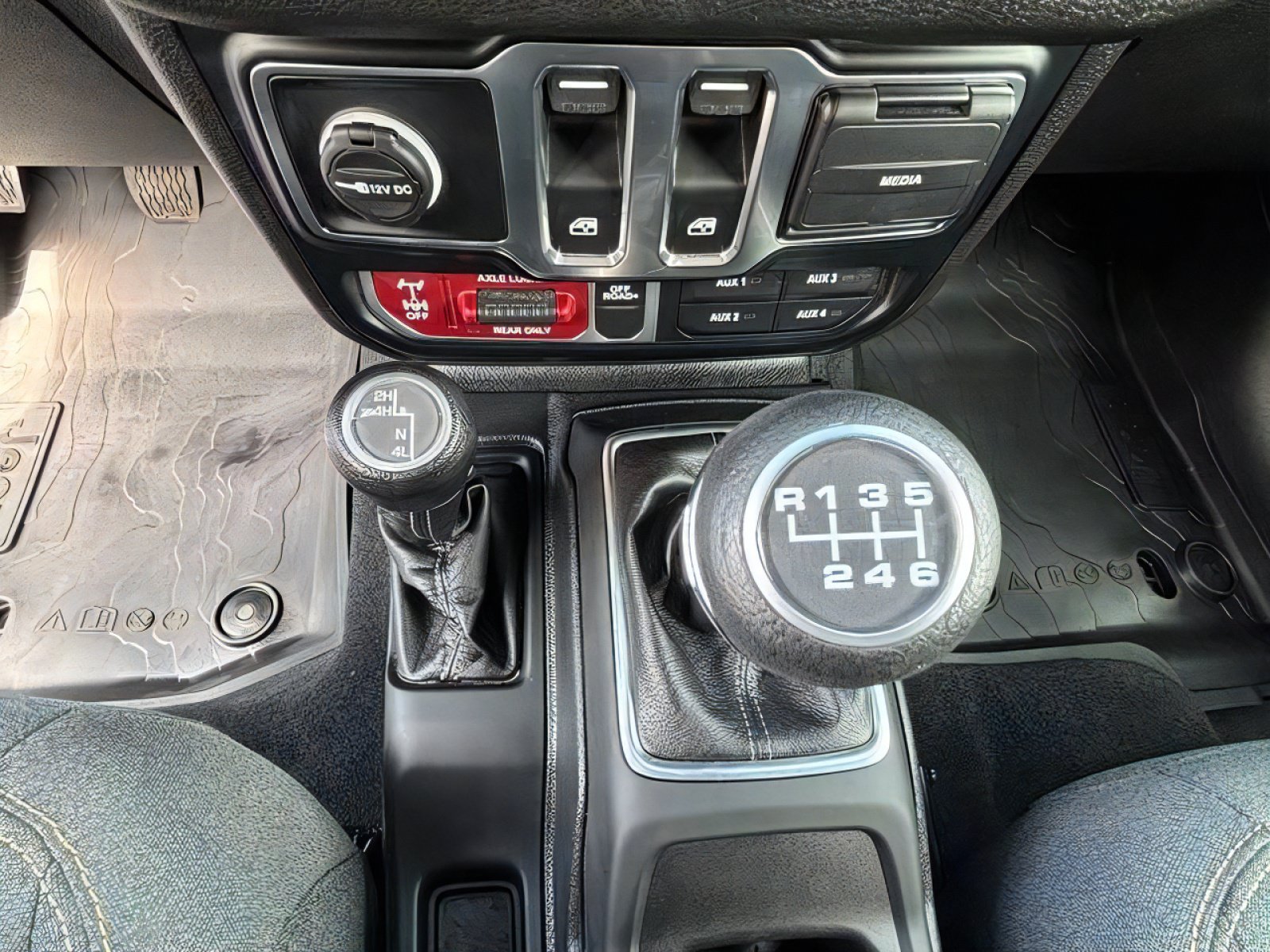 Used 2024 Jeep Wrangler Sport AWD/4WD image 17