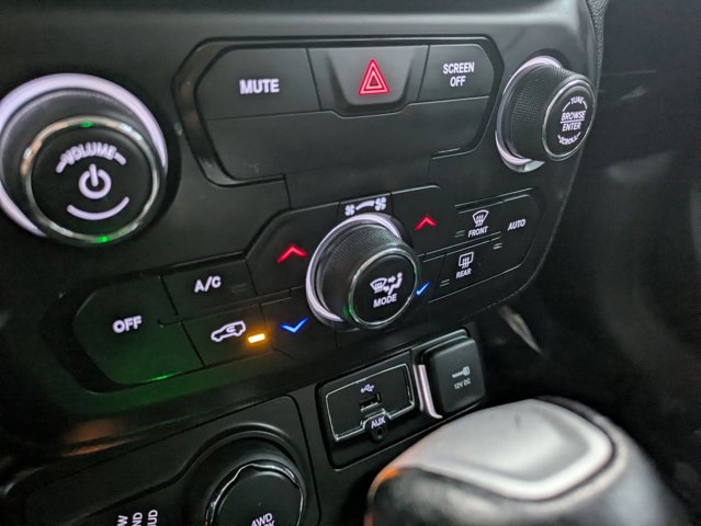 Used 2020 Jeep Renegade Limited AWD/4WD image 12