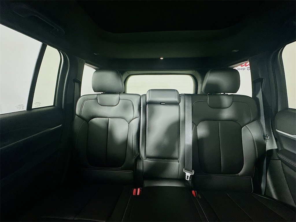 New 2025 Jeep Grand Cherokee Limited image 10
