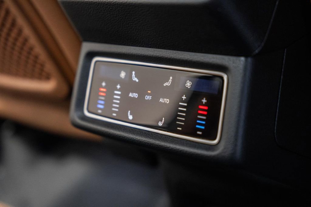 Used 2024 Audi Q8 e-tron Premium Plus image 30