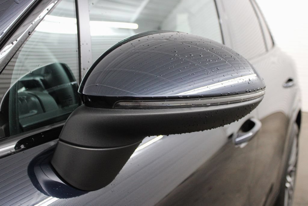Used 2023 Porsche Cayenne AWD/4WD image 6