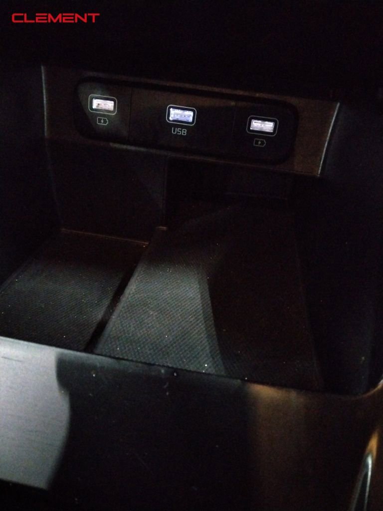 Used 2022 Kia Sorento LX image 16