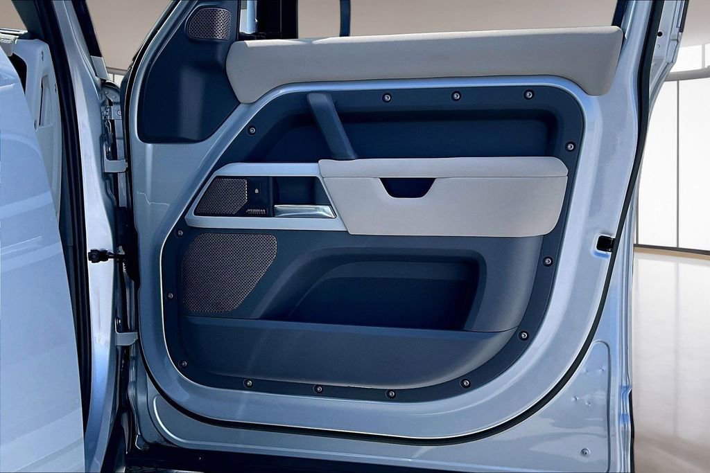 Certified 2023 Land Rover Defender 110 SE image 27