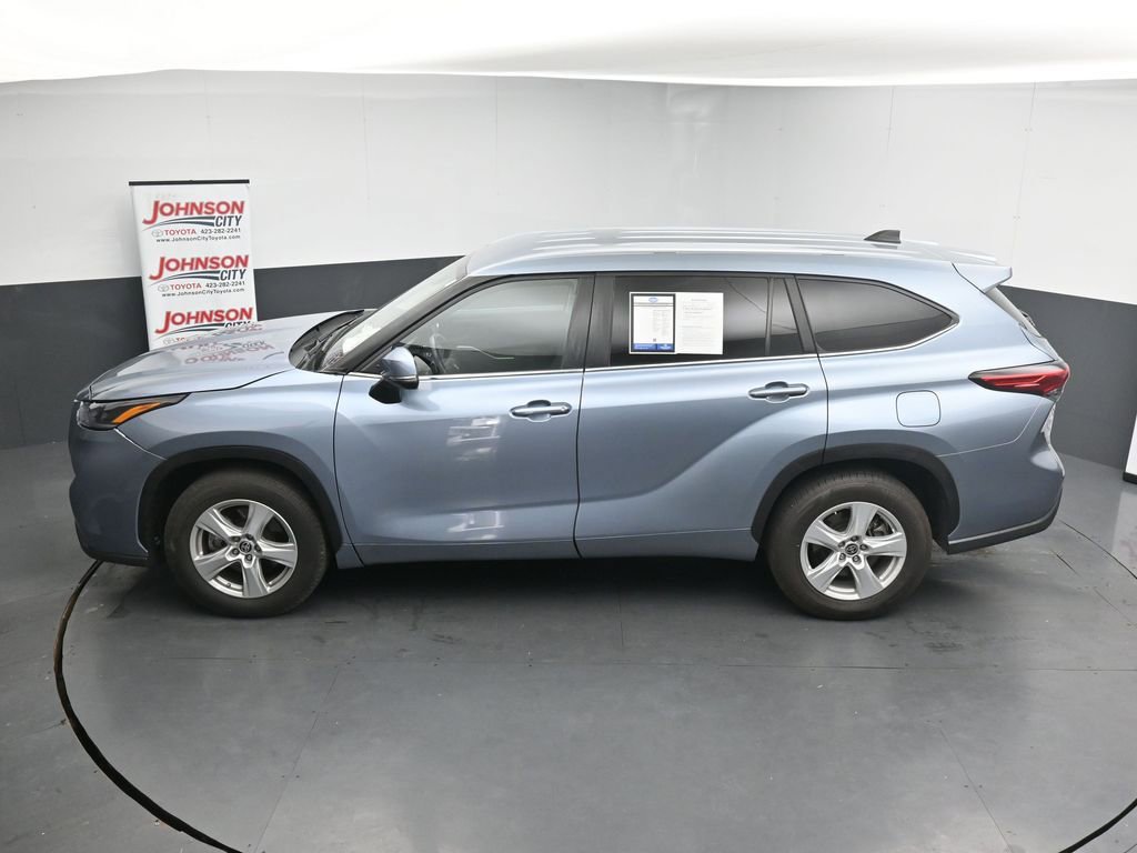 Used 2023 Toyota Highlander LE image 25