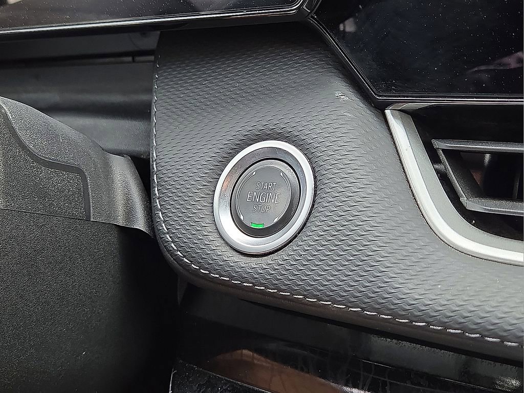 Used 2025 Chevrolet Equinox LT AWD/4WD image 30