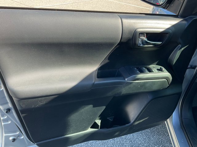 Used 2022 Toyota Tacoma TRD Off-Road w/ Technology Package image 7