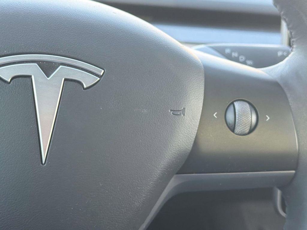 Used 2024 Tesla Model Y Performance image 12