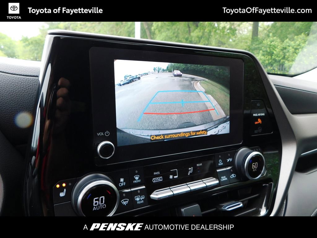 Used 2023 Toyota Highlander XLE AWD/4WD image 12