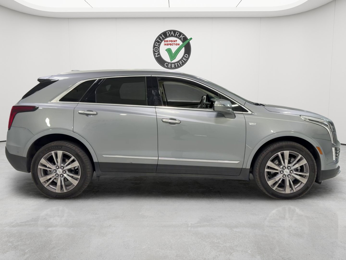 Used 2024 Cadillac XT5 Premium Luxury w/ Technology Package FWD image 6