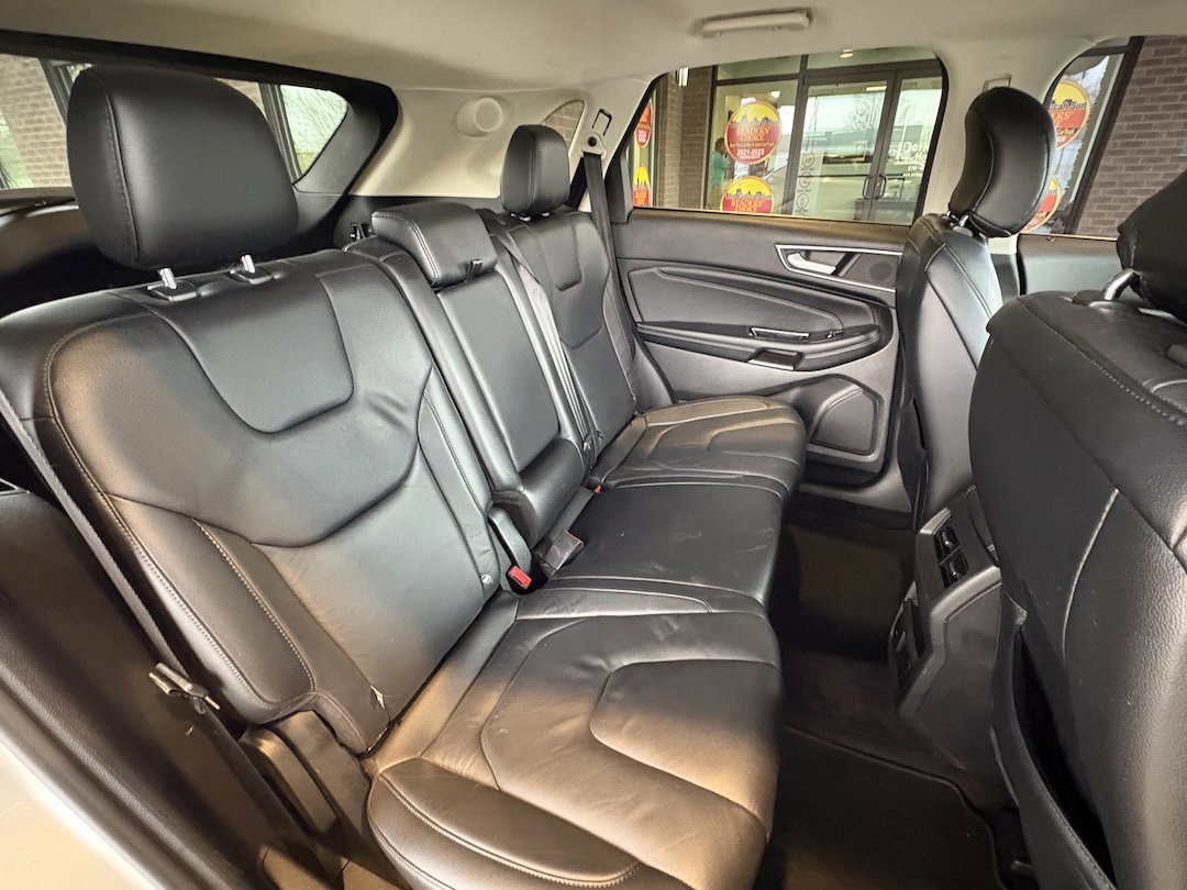 Used 2016 Ford Edge Titanium w/ Technology Package FWD image 28