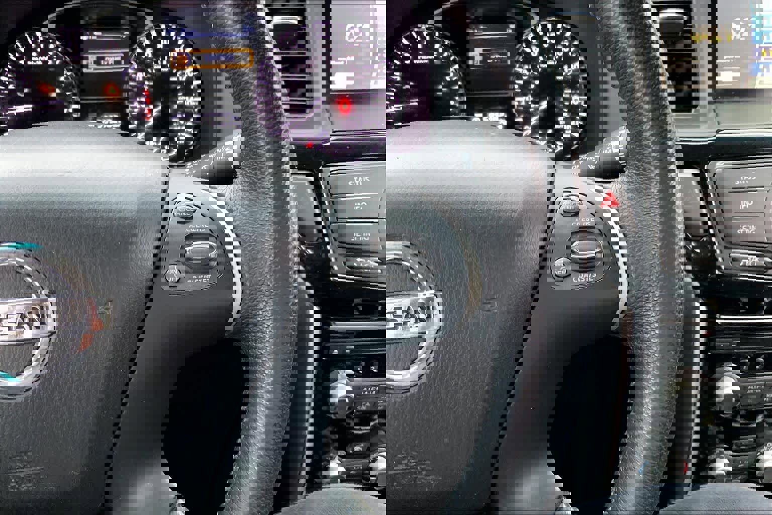 Used 2013 Nissan Pathfinder SV image 24