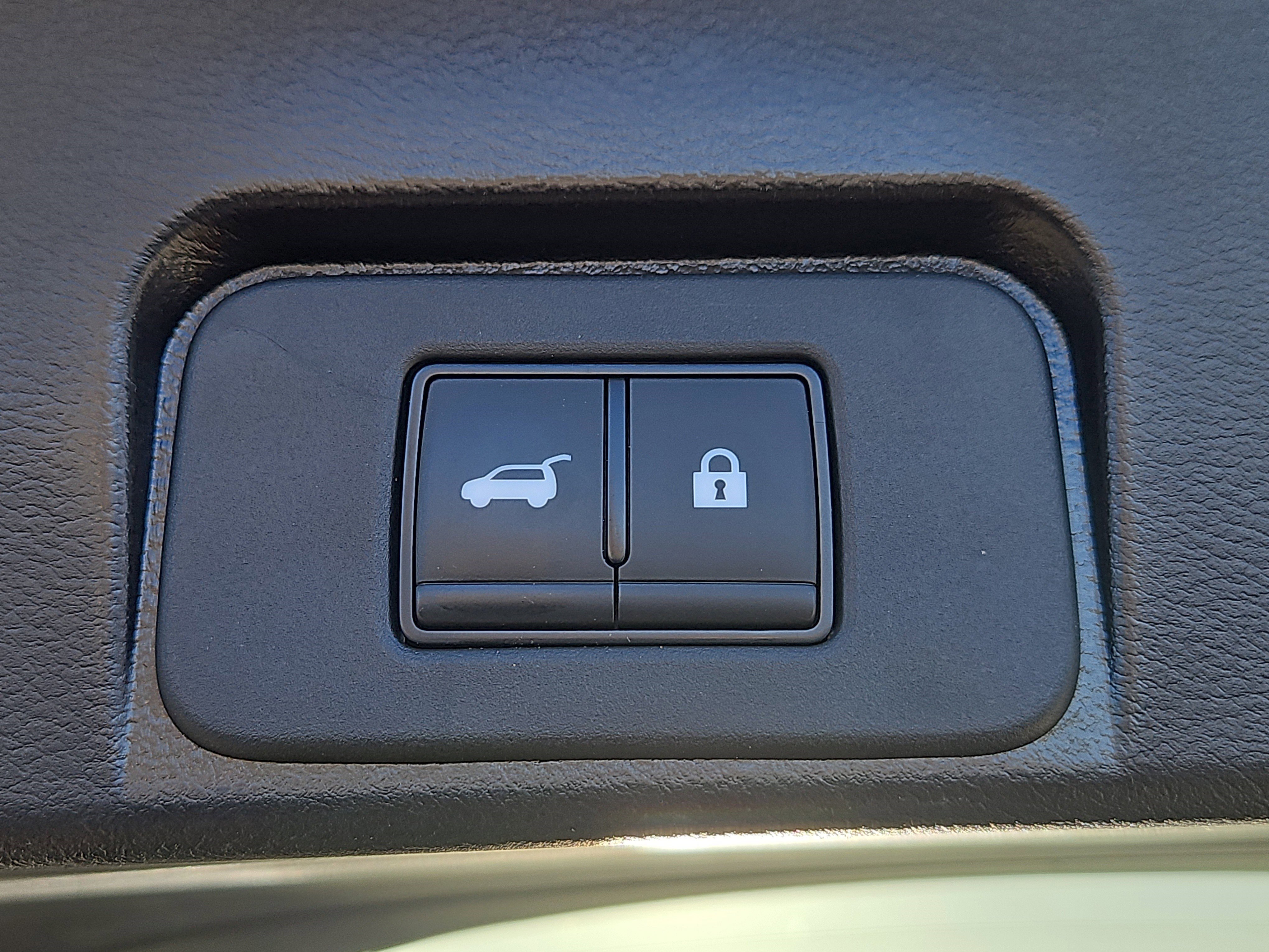 Used 2023 Nissan Rogue SL w/ SL Premium Package image 16