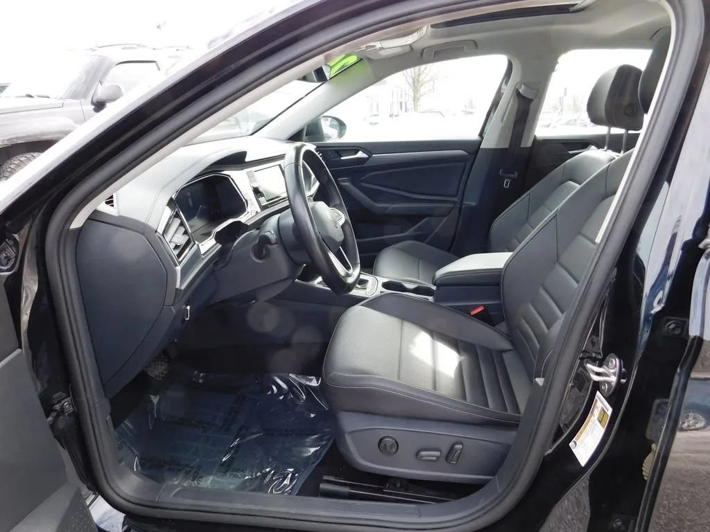Used 2024 Volkswagen Jetta SE FWD image 14
