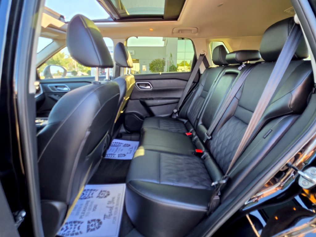 Used 2026 Nissan Rogue Platinum w/ Platinum Premium Package AWD/4WD image 33