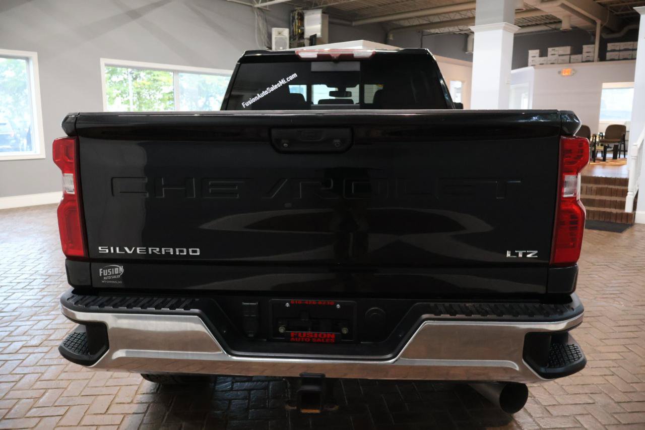 Used 2020 Chevrolet Silverado 2500 LTZ w/ LTZ Convenience Package AWD/4WD image 6