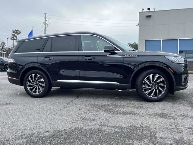 Used 2025 Lincoln Aviator AWD image 2