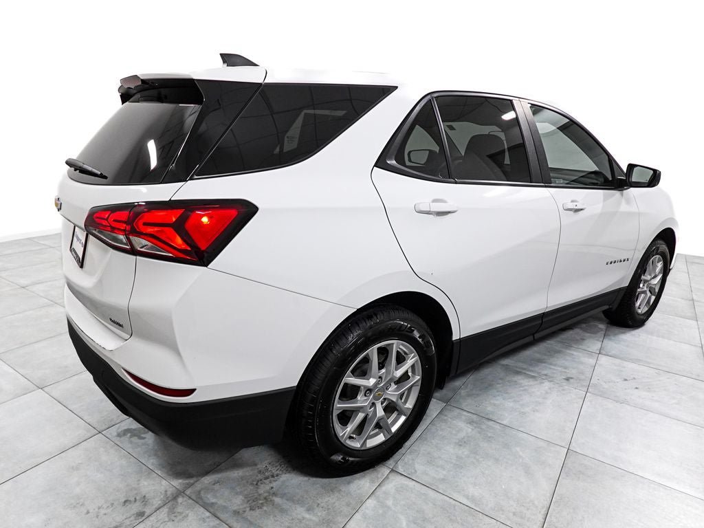 Used 2022 Chevrolet Equinox LS w/ LS Convenience Package AWD/4WD image 7