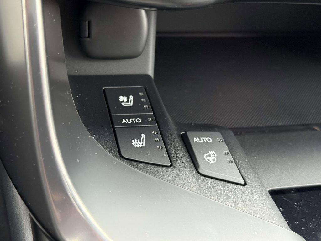 Used 2025 Lexus LX 600 4WD w/ Luxury Package image 23