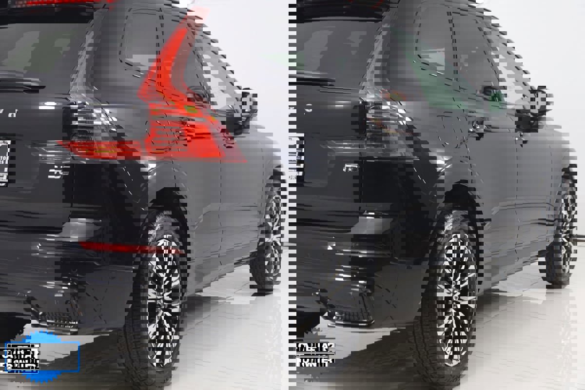 Used 2025 Volvo XC60 B5 Plus image 45