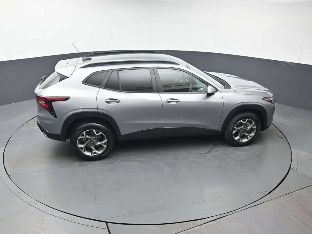 Used 2025 Chevrolet Trax LT FWD image 35
