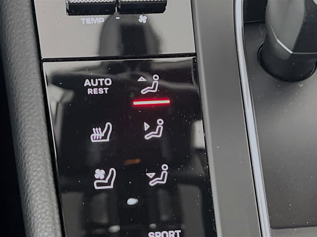 Certified 2025 Porsche Macan AWD/4WD image 23