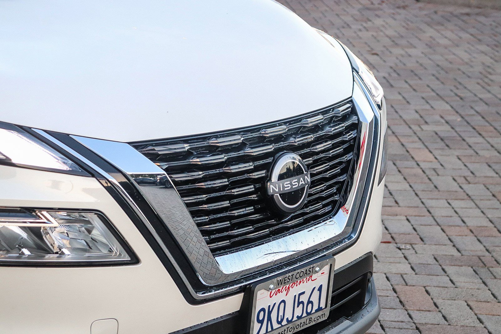 Used 2023 Nissan Rogue SV image 6