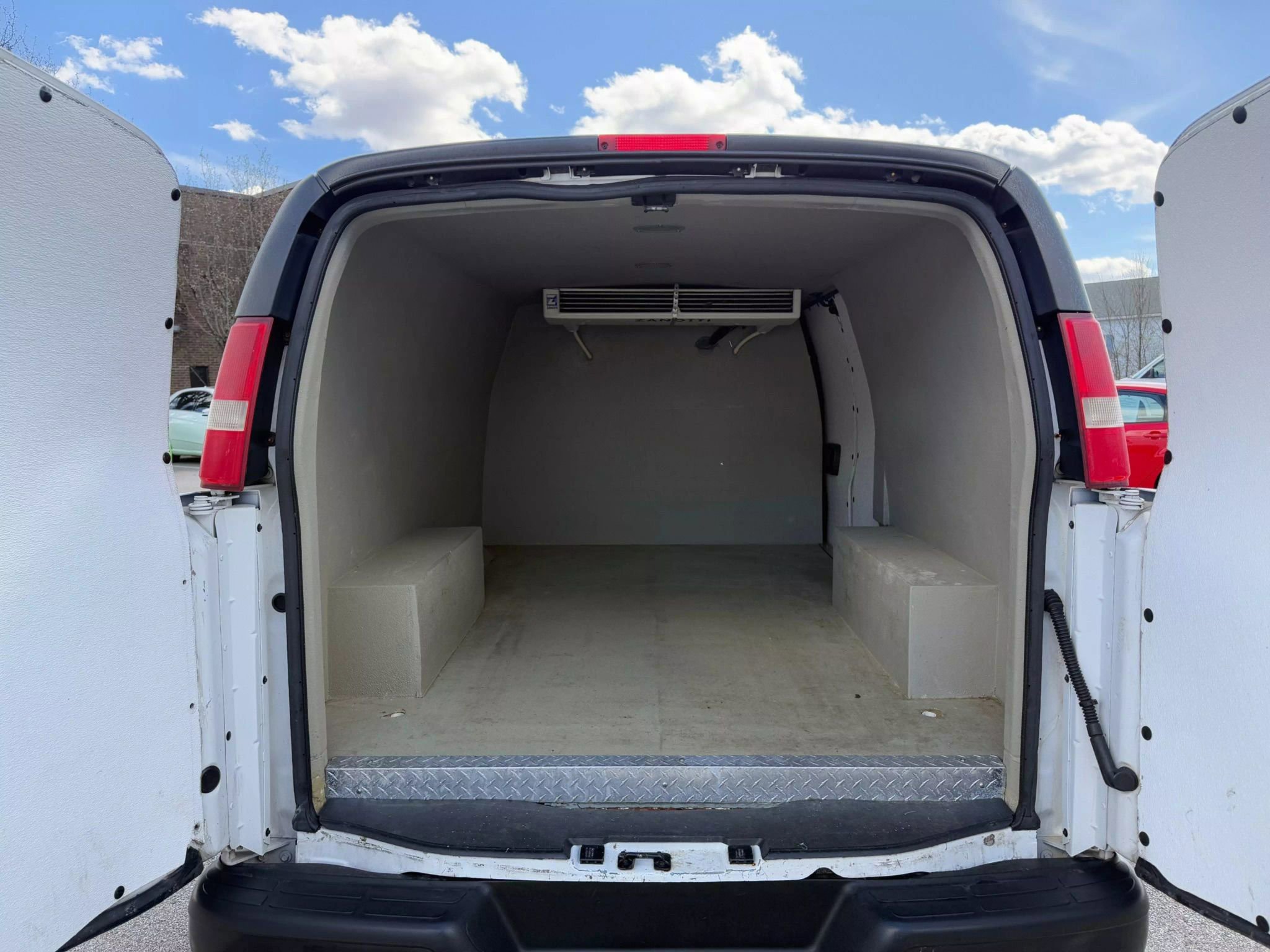 Used 2015 Chevrolet Express 2500 image 11