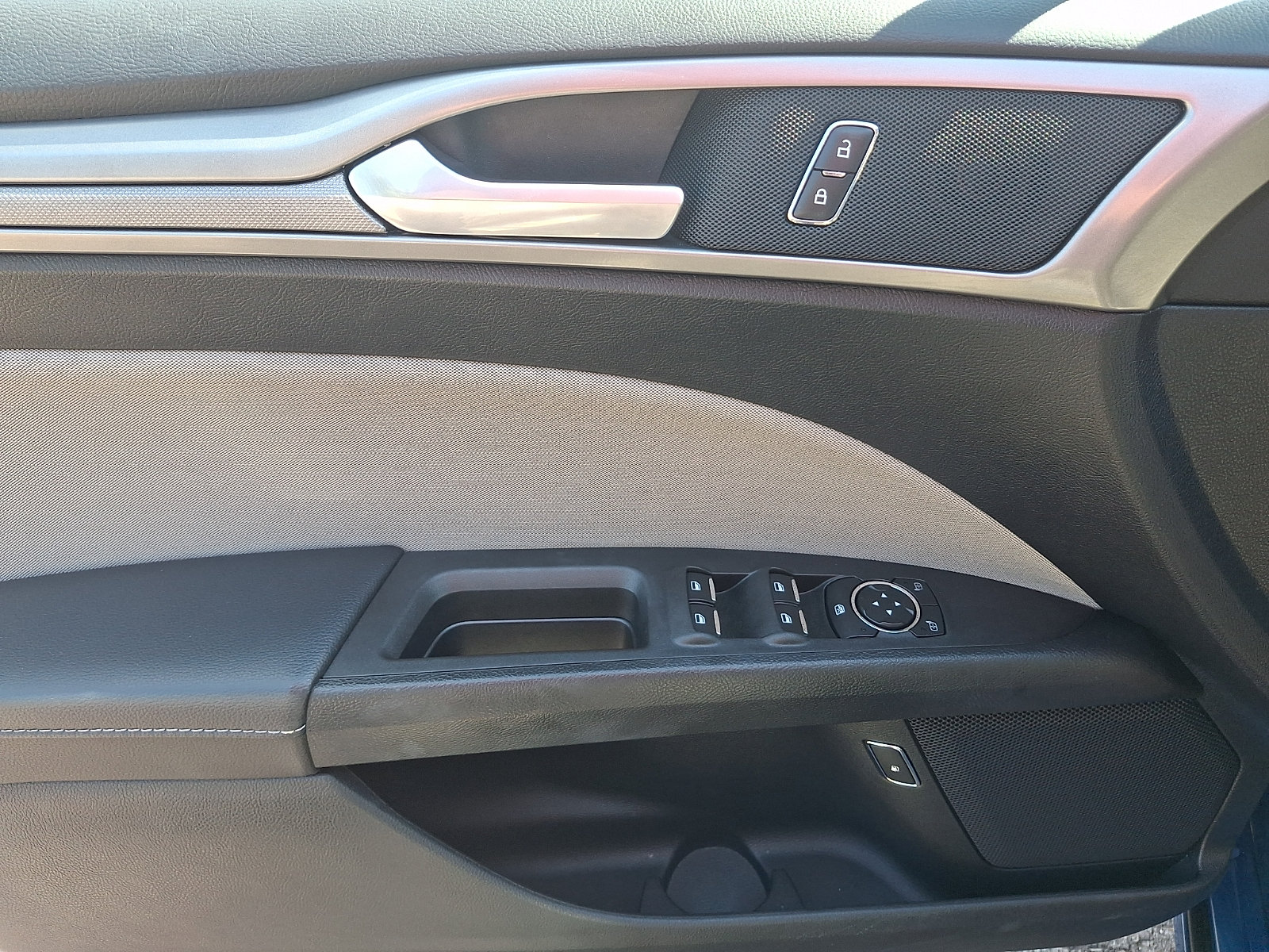 Used 2017 Ford Fusion S FWD image 13