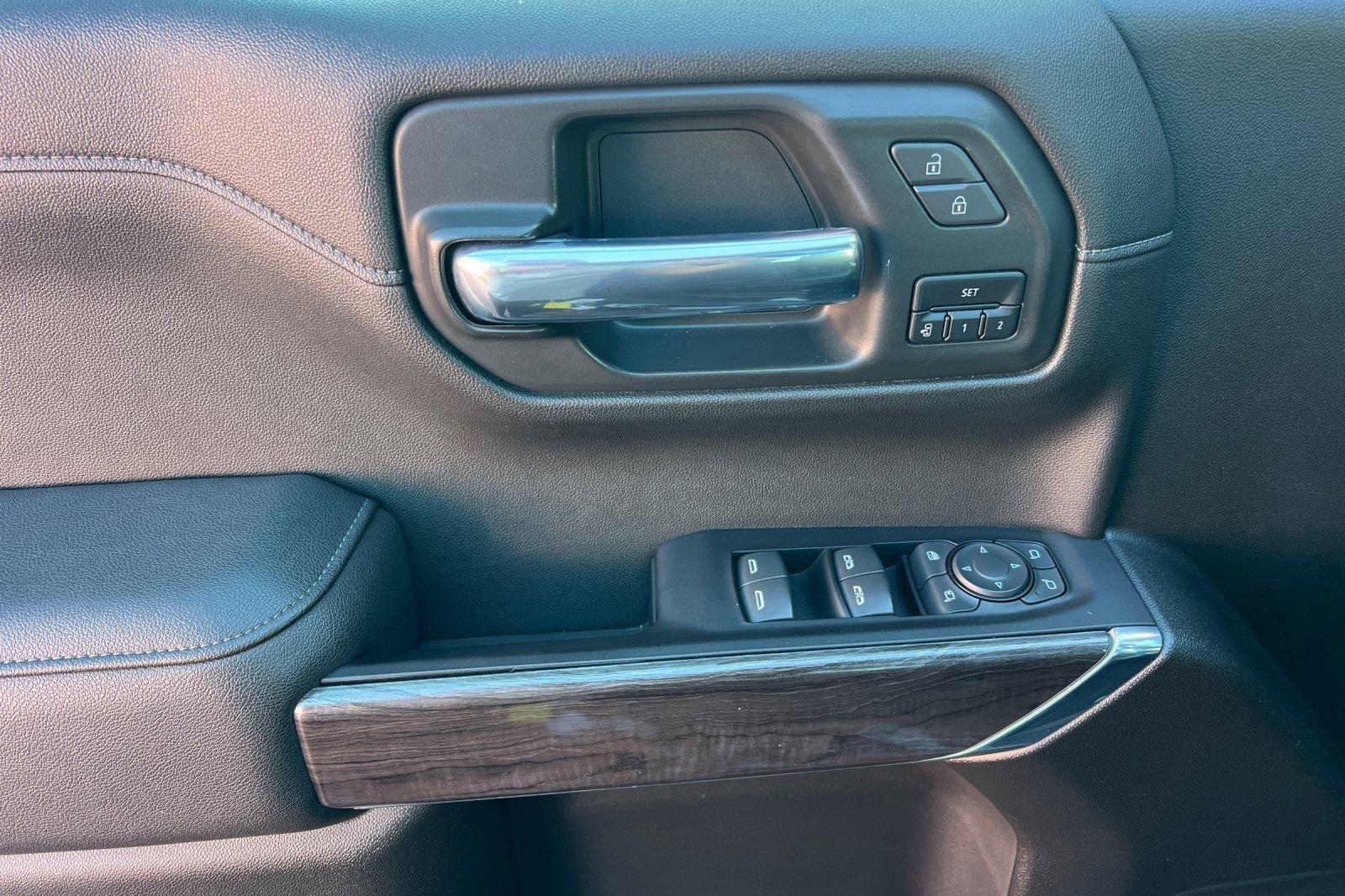 Used 2022 Chevrolet Silverado 1500 LTZ w/ LTZ Convenience Package II image 12