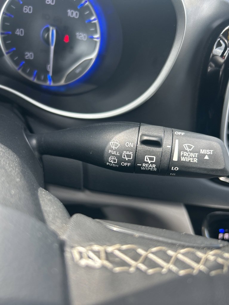 Used 2023 Chrysler Pacifica Touring-L FWD image 29