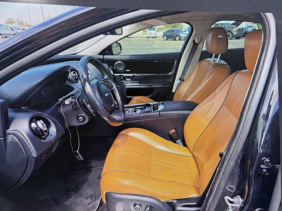 Used 2016 Jaguar XJ R-Sport RWD image 7