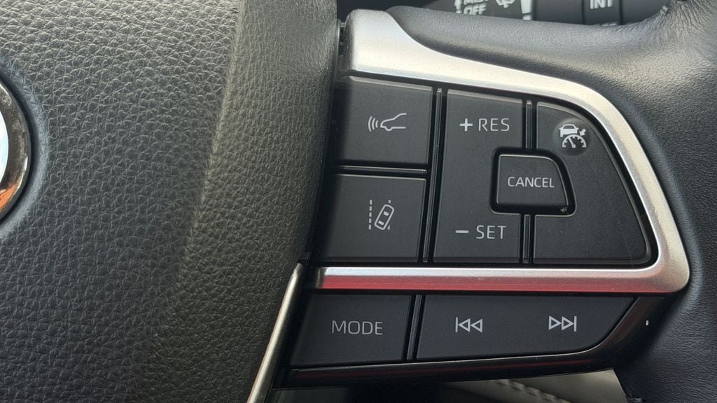 Used 2024 Toyota Highlander LE AWD/4WD image 20
