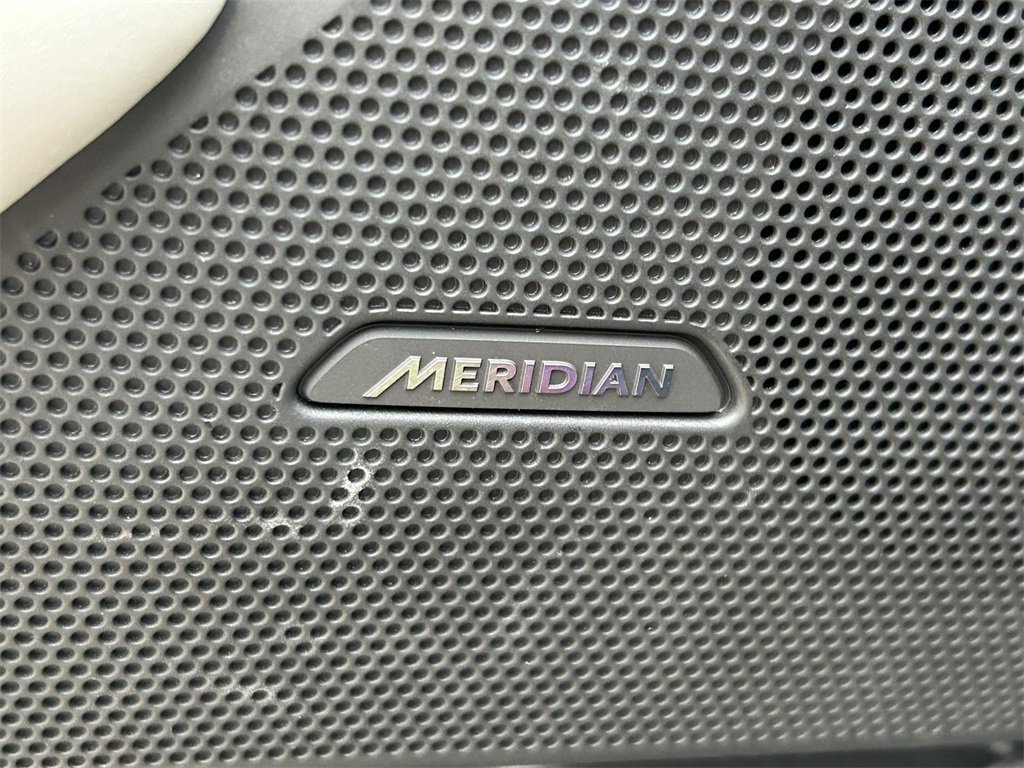 Used 2025 Land Rover Range Rover Velar Dynamic SE image 30