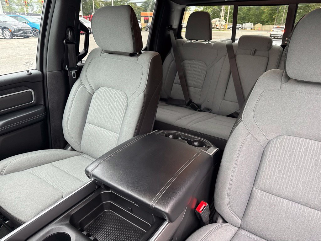 Used 2023 RAM 1500 Big Horn AWD/4WD image 30