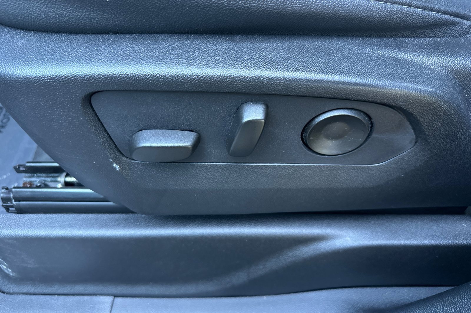 Used 2024 Chevrolet Suburban Z71 image 14