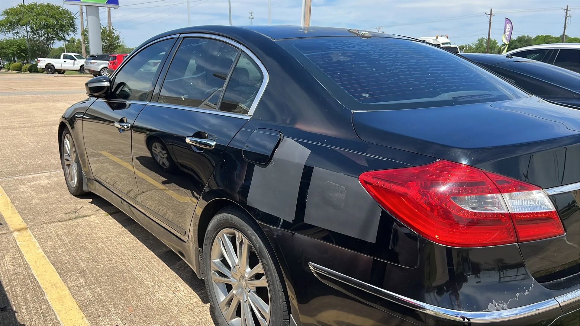 Used 2012 Hyundai Genesis 3.8 w/ Premium Pkg RWD image 8