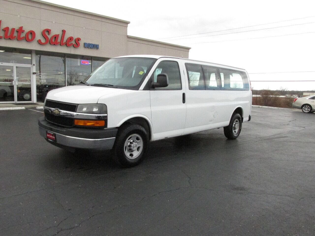 Used 2014 Chevrolet Express 2500 Extended image 3
