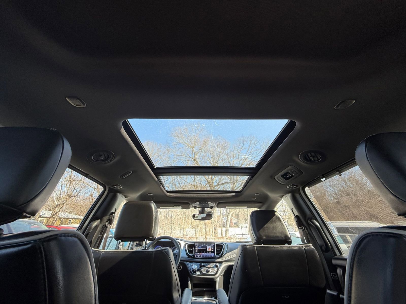 Used 2025 Chrysler Pacifica Limited image 29