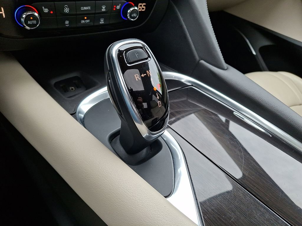 Used 2018 Buick Enclave Essence AWD/4WD image 17