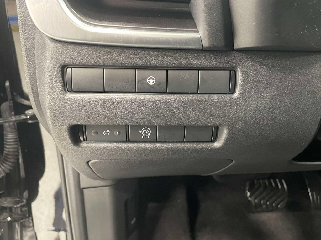 Used 2023 Nissan Rogue SV AWD/4WD image 19