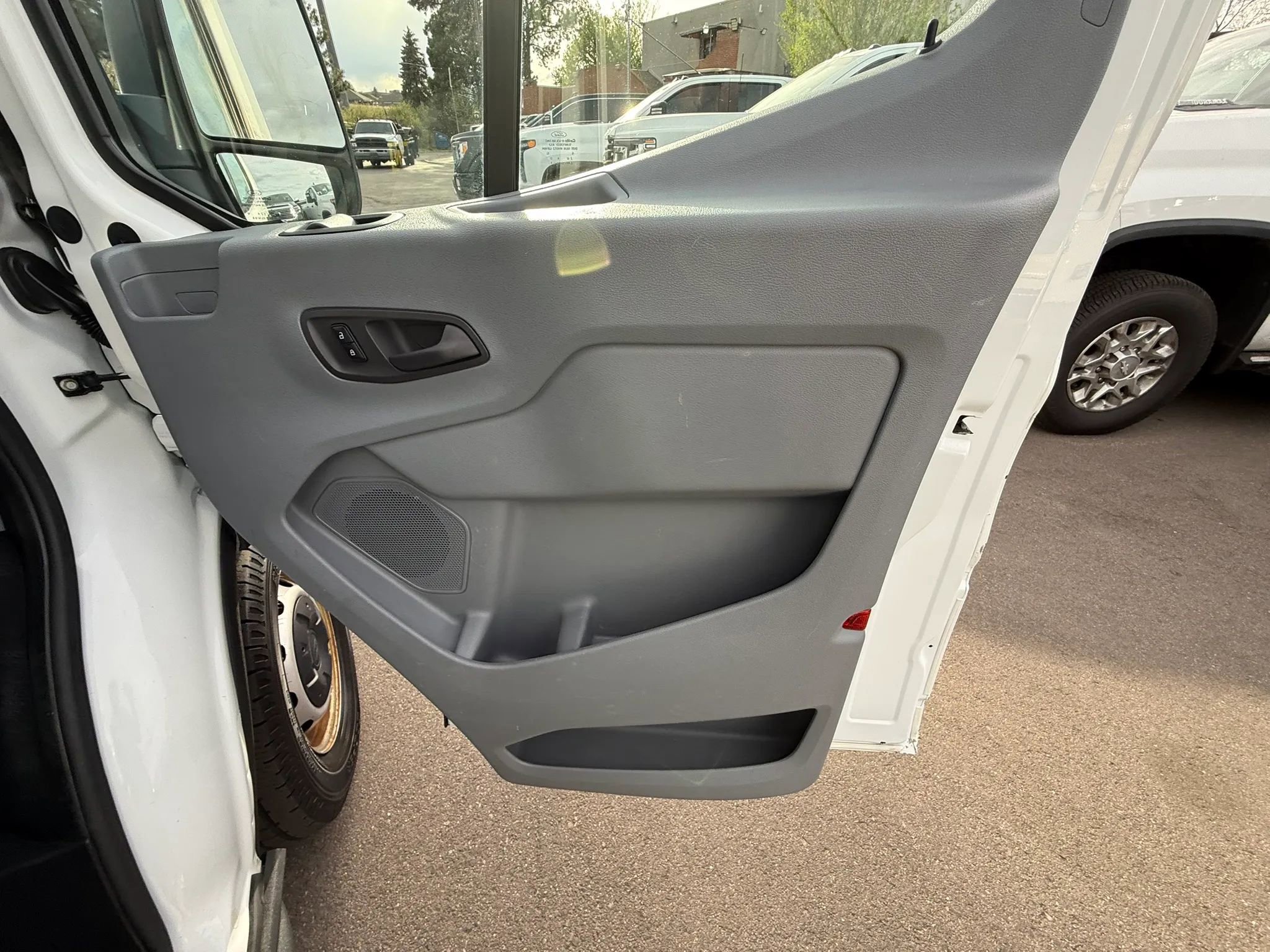 Used 2016 Ford Transit 350 148 Medium Roof image 30