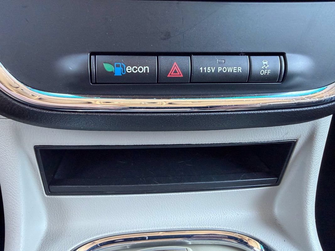 Used 2016 Dodge Grand Caravan SXT w/ UConnect Hands-Free Group FWD image 36