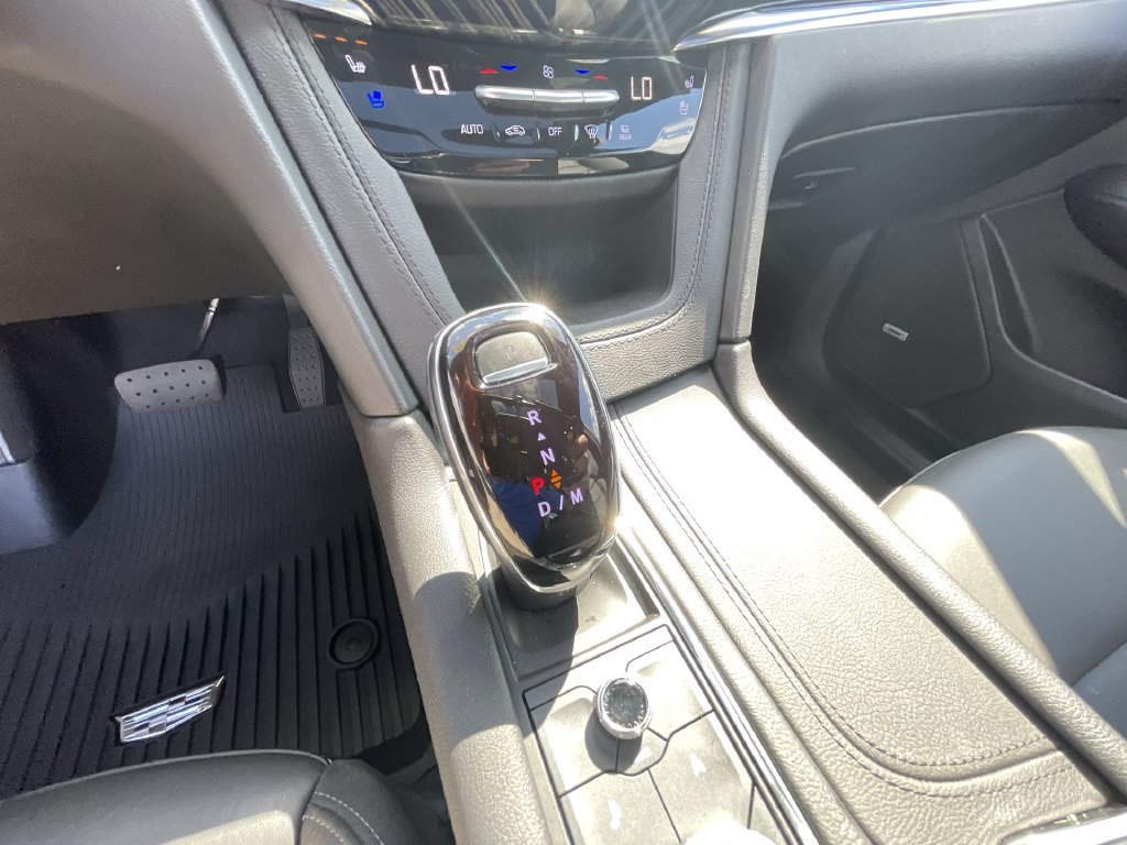 Used 2025 Cadillac XT6 Premium Luxury w/ Technology Package FWD image 16
