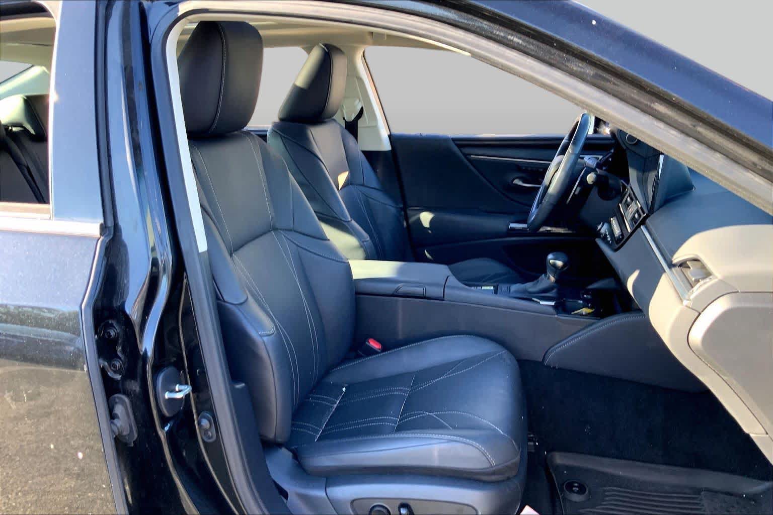 Used 2024 Lexus ES 350 Ultra Luxury w/ Accessory Package (Z2) FWD image 9